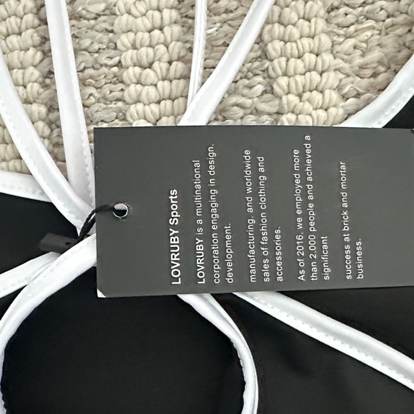 Black sport outfit - Picture 7 of 8